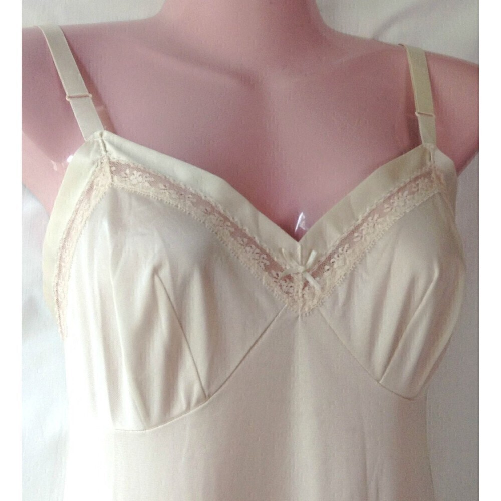 Vtg. Lorraine Full Slip Ivory Nylon Antron III Size 34 - Picture 2 of 5
